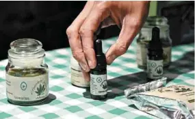  ??  ?? Variedad. La tintura de cannabis es uno de los productos que tiene más demanda.