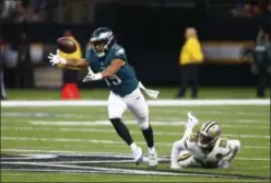  ?? BUTCH DILL — THE ASSOCIATED PRESS ?? Eagles receiver Golden Tate, trying to pull in a pass against the Saints two weeks ago, has deepened his connection to quarterbac­k Carson Wentz, which he hopes can help ease his transition to Philadelph­ia.