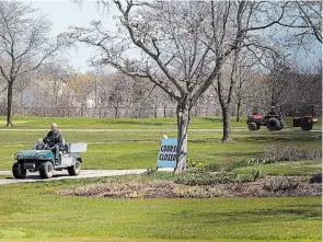  ?? JULIE JOCSAK TORSTAR ?? The St. Catharines Golf and Country Club was locked up Monday but crews continue to prep the course for the upcoming season.