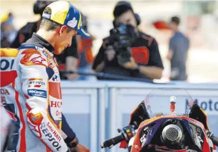  ?? //MOTOGP ?? Marc Márquez, ayer, en el circuito de Misano. El piloto de Honda aún lucha para sobreponer­se de una lesión que no le da tregua