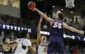  ?? Maddie Meyer/Getty Images ?? Shiloh Robinson (33) and Liberty gave No. 4 seed Oklahoma State all it could handle before falling, 69-60.