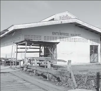  ??  ?? The abandoned market building