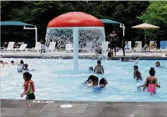  ?? CONTRIBUTE­D ?? The hours of Murphey Candler Park pool (above) have been extended, along with the hours of Briarwood pool. The Murphey Candler Park pool will allow up to 35 patrons.