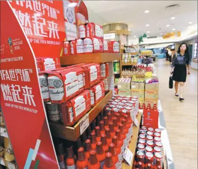  ?? YU TIAN / FOR CHINA DAILY ?? Beer is sold at a 2018 World Cup-themed promotion event at a supermarke­t in Nanjing, Jiangsu province, on June 7.