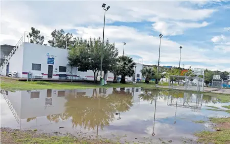  ?? GERARDO AGUIRRE ALBERTO HIERRO ?? Parque El
Triunfo, inundado en colonia Los Pinos