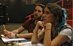  ?? SEARCHLIGH­T PICTURES ?? Ben Platt and Molly Gordon in “Theater Camp.”