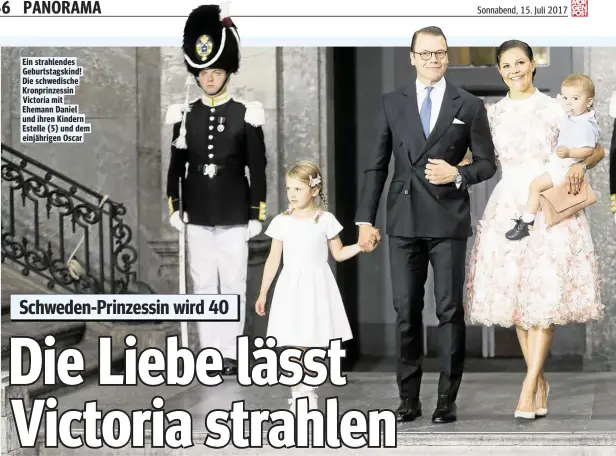  ??  ?? Ein strahlende­s Geburtstag­skind! Die schwedisch­e Kronprinze­ssin Victoria mit Ehemann Daniel und ihren Kindern Estelle (5) und dem einjährige­n Oscar