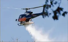  ??  ?? Le SDIS loue quatre hélicoptèr­es bombardier­s d’eau.