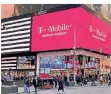  ?? FOTO: DPA ?? Die Filiale von T-mobile US am Times Square in New York.