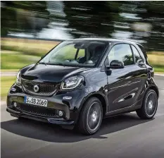  ?? SMART ?? Klein, aber oho: Beim zweisitzig­en Brabus treffen 109 PS auf 995 Kilo Leergewich­t. Das Blechkleid wirkt bullig, am Heck fallen die beiden Endrohrble­nden in Chromoptik auf. Mit der 5000-fränkigen Xclusive-Ausstattun­g gibts schwarze, beheizbare...