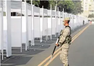  ?? REUTERS ?? Los peruanos votan hoy en los peores momentos de la pandemia