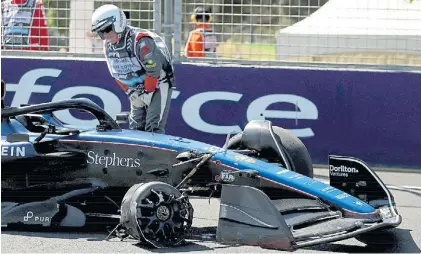  ?? AFP ?? Secuelas. Así quedó el Williams de Alexander Albon, que no podrá ser arreglado a tiempo para la carrera.