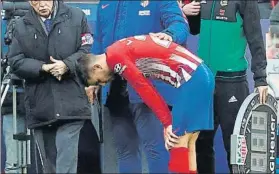  ?? FOTO: EFE ?? Lucas Hernández en el momento de salir del terreno de juego lesionado