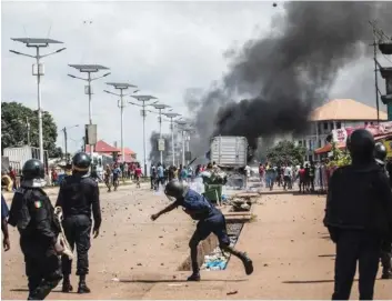  ?? DR ?? Momentos de tensão nas ruas de Conacri na sequência do golpe de Estado ocorrido ontem