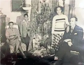  ?? PROVIDED PHOTOS ?? Derrick Scobey’s mother, Delores Dement Anderson, with her brother and their parents at Christmast­ime.