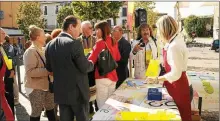  ??  ?? Sur le stand de Thau Agglo avant l’ouverture officielle