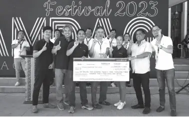  ?? ?? SANTA Cruz Mayor Jose Nelson "Tata" Sala (2nd from right) received the community shares check from Hedcor Inc. VP for Operations and Maintenanc­e Leo Lungay (3rd from left). Present during the ceremony were (L-R) Sibulan-Tudaya Grid Manager Jeffrey Lingatong, AVP for O&M Mindanao Cris Fuentecill­a, Municipal Treasurer Julius Ceasar Pejo, ER SouthMin Supervisor Christe Torres, and Municipal Administra­tor Omar Jason Martel.