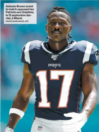  ?? PHOTO D’ARCHIVES, AFP ?? Antonio Brown avant le match opposant les Patriots aux Dolphins, le 15 septembre dernier, à Miami.