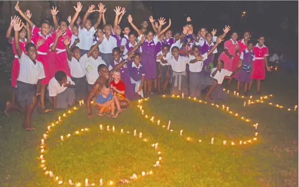  ?? Photo: ?? Students of Vunayasi District School and Nadi Primary School during the Earth Hour celebratio­n at the Radisson Blu Resort on March 24, 2018.