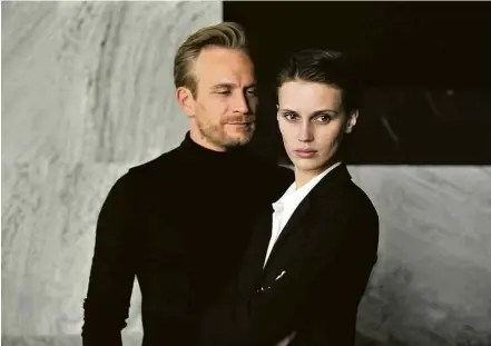  ??  ?? Jérémie Renier e Marine Vacth vivem psicólogo e paciente no suspense erótico ‘O Amante Duplo’, de François Ozon