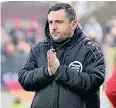  ??  ?? Turu-Trainer Samir Sisic steht vor einer schweren Aufgabe.