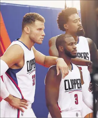  ?? Luis Sinco
Los Angeles Times ?? TOGETHER AGAIN after a period of uncertaint­y, Blake Griffin (32), Chris Paul (3) and DeAndre Jordan pose at media day. Jordan almost broke up Clippers’ Big Three, brief ly committing to Dallas.