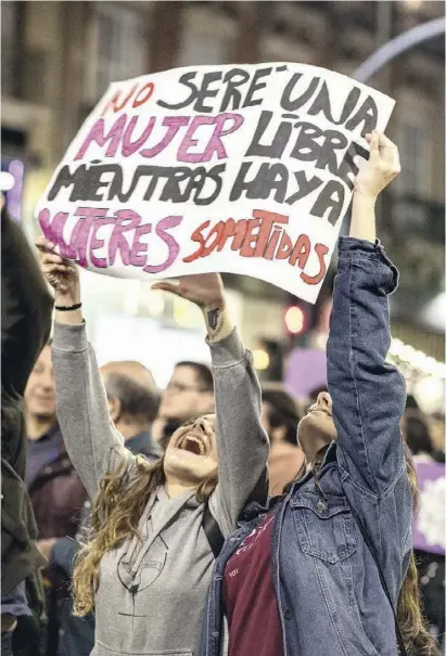  ?? Fotos: Ángel García ?? Demonstran­tinnen bei den Kundgebung­en zum Tag der Frau am 8. März 2018.