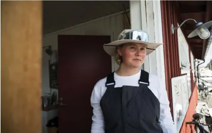  ?? Bild: Matilda Spetz ?? Ylva Jonasson driver seglarskol­an sedan tre år. ”Hon har koll på det mesta”; säger Gert Jacobsson.
