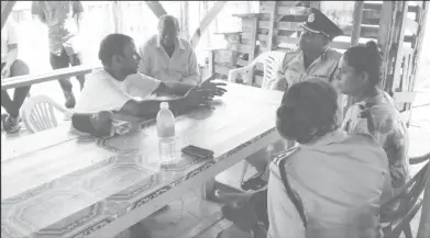  ??  ?? Commander of ‘B’ Division Ian Amsterdam (third, right) and other police officers meeting with Akeem Grimmond’s parents at their home.