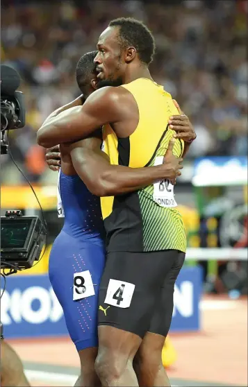  ??  ?? Usain Bolt congratula­tes Justin Gatlin, winner of the 100 metres final at the World Championsh­ips.