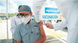  ?? ?? CAMPAÑAS. Las embarazada­s y los adolescent­es son los grupos que menos cobertura de vacunación tienen; muchos no quieren inocularse.