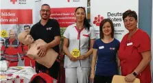  ?? ?? Dominik Kirsten, Josephine Ehlert-Diaz, Conny Staps und Beatrix Licht (von links) am Stand des DRK.