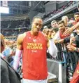  ?? THE ASSOCIATED PRESS ?? Atlanta’s Dwight Howard, who did not play in the fourth quarter, leaves the court after his team was eliminated by Washington on Friday in the first round of the playoffs.