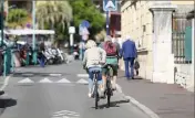  ?? ?? Journées dédiées à la petite reine, aide à l’achat, voies prioritair­es, vélos en libre-service… La Ville affiche une volonté depuis .