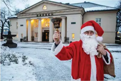  ?? FOTO: OLE BERG-RUSTEN, NTB SCANPIX ?? Julenissen åpnet handelen og ringte med børsbjella den siste handledage­n før jul.