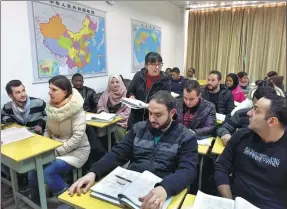  ?? ZHANG JIANCHENG / FOR CHINA DAILY ?? Overseas students take a Chinese language class at Yiwu Commercial and Industrial College in
Zhejiang province.