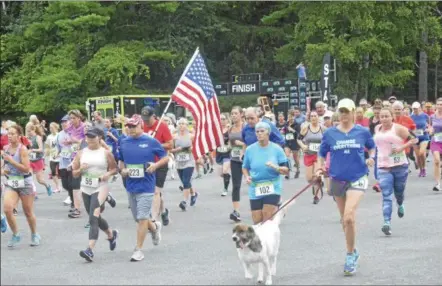  ?? JOSEPH PHELAN — JPHELAN@DIGITALFIR­STMEDIA.COM ?? The ninth annual Run for Horses 5K at Saratoga Spa State Park