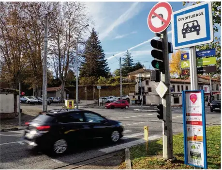  ??  ?? Parmi les 14 nouveaux points de rendez-vous, un spot a été installé à Montgiscar­d sur la RD813, face à la pharmacie.