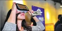  ?? ZHANG RUFENG / XINHUA ?? Virtual reality technology gives tourists a taste of the scenery in the Tibet