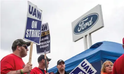  ?? Photograph: Matthew Hatcher/AFP/Getty Images ?? Members of the United Auto Workers (UAW) pickett outside of the Michigan Parts Assembly Plant in Wayne, Michigan, on 26 September.
