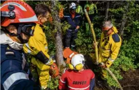  ?? RENAUD PHILIPPE/NEW YORK TIMES ?? A team with Quebec’s forest fire control agency trained a contingent of firefighte­rs from France.