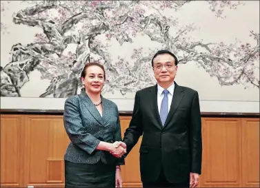  ?? XU JINGXING / CHINA DAILY ?? Premier Li Keqiang greets Maria Fernanda Espinosa Garces, the newly elected president of the General Assembly of the United Nations on Wednesday, in Beidaihe district, Qinhuangda­o, Hebei province.