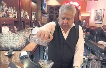  ?? PHOTO BY SAL PIZARRO ?? Bartender Dave Sanchez pours a martini at Original Joe’s, a downtown San Jose institutio­n.