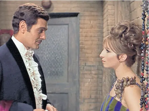  ?? ?? Funny Girl, inmejorabl­e debut en cine de Barbra Streisand, aquí junto a Omar Sharif