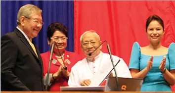  ??  ?? In this contribute­d file photo, former House speaker Feliciano Belmonte Jr. (left) presented a Congressio­nal citation to the late Ricardo J. Cardinal Vidal, Archbishop Emeritus of Cebu. A similar citation was also given to him by the Senate. Also in...