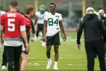  ?? SETH WENIG — THE ASSOCIATED PRESS ?? Jets’ Corey Davis smiles while participat­ing in a drill at the team’s facility last week. Davis is planning a big come back season after a lost year.