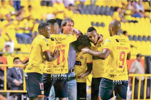  ?? /CORTESÍA ?? Guillermo Almada se despidió del Barcelona de Ecuador con victoria por marcador de 6 a 2 sobre el Deportivo Cuenca. El nuevo director técnico del Santos viaja ya a La Laguna