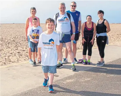  ?? Picture: Paul Reid. ?? Charlie at Broughty Ferry with family and friends before continuing towards Fife.