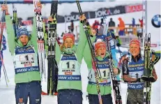  ?? FOTO: DPA ?? Die Biathletin­nen Vanessa Hinz, Maren Hammerschm­idt, Franziska Hildebrand und Laura Dahlmeier (von links) bejubeln ihren WM-Titel.