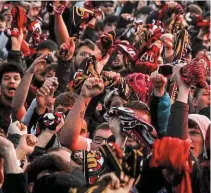  ?? | PHOTO : GUILLAUME SALIGOT, OUEST-FRANCE ?? Les supporters en rangs serrés avant le match.